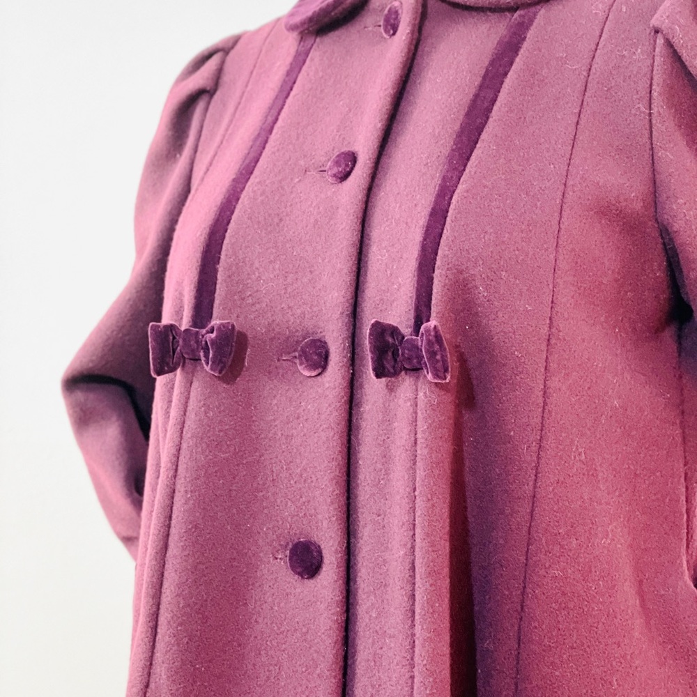 Vintage Rothschild Burgundy Coat with Bows. Dry Cleaned. - Picture 2 of 15